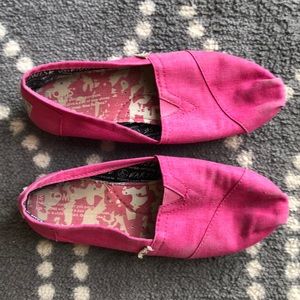 (Toms) Hot Pink Canvas Toms - SIZE 7.5